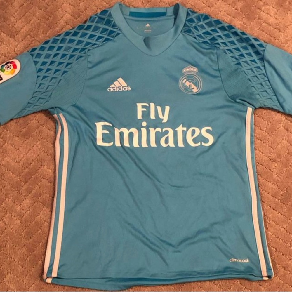 Women’s large Real Madrid jersey